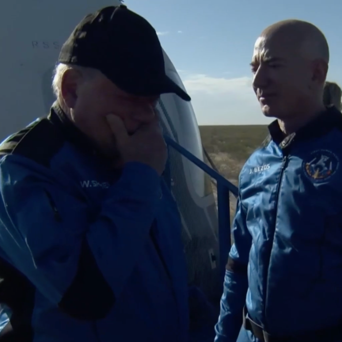 Jeff Bezos et William Shatner, un partenariat cinq étoiles Jeff Bezos et William Shatner, un partenariat cinq étoiles